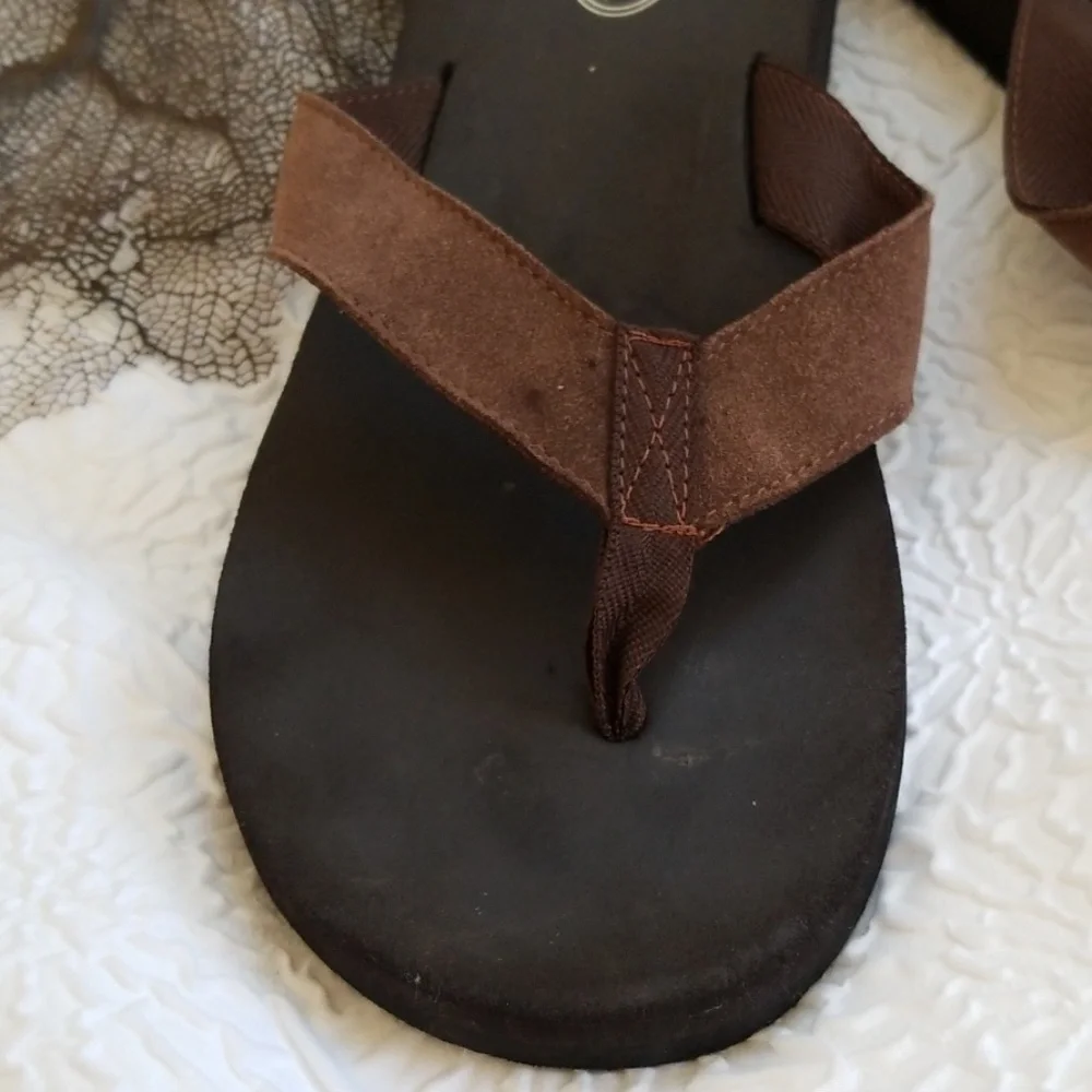 State Street Men's Black Brown Suede Flip-Flops